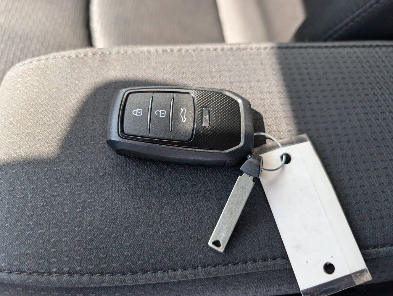 Used 2021 Toyota Prius LE FWD image 24