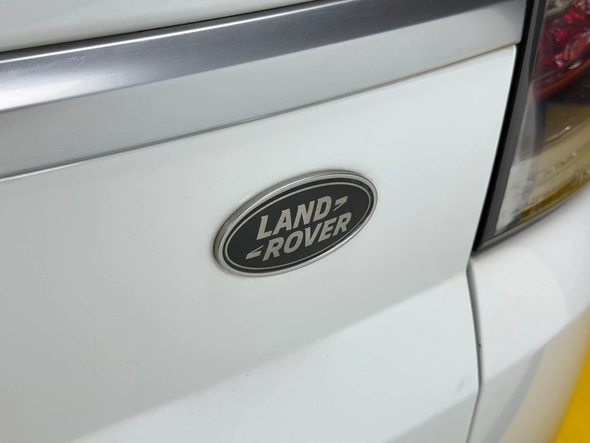 Used 2014 Land Rover Range Rover Sport SE image 24