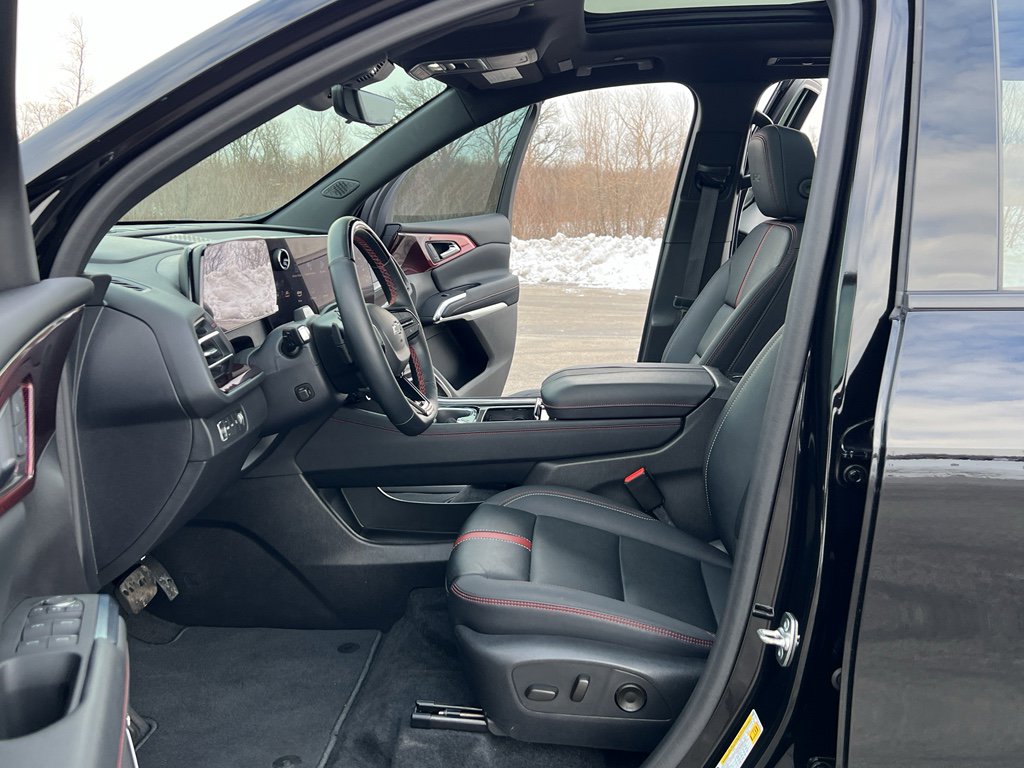 Used 2024 Chevrolet Traverse RS AWD/4WD image 14