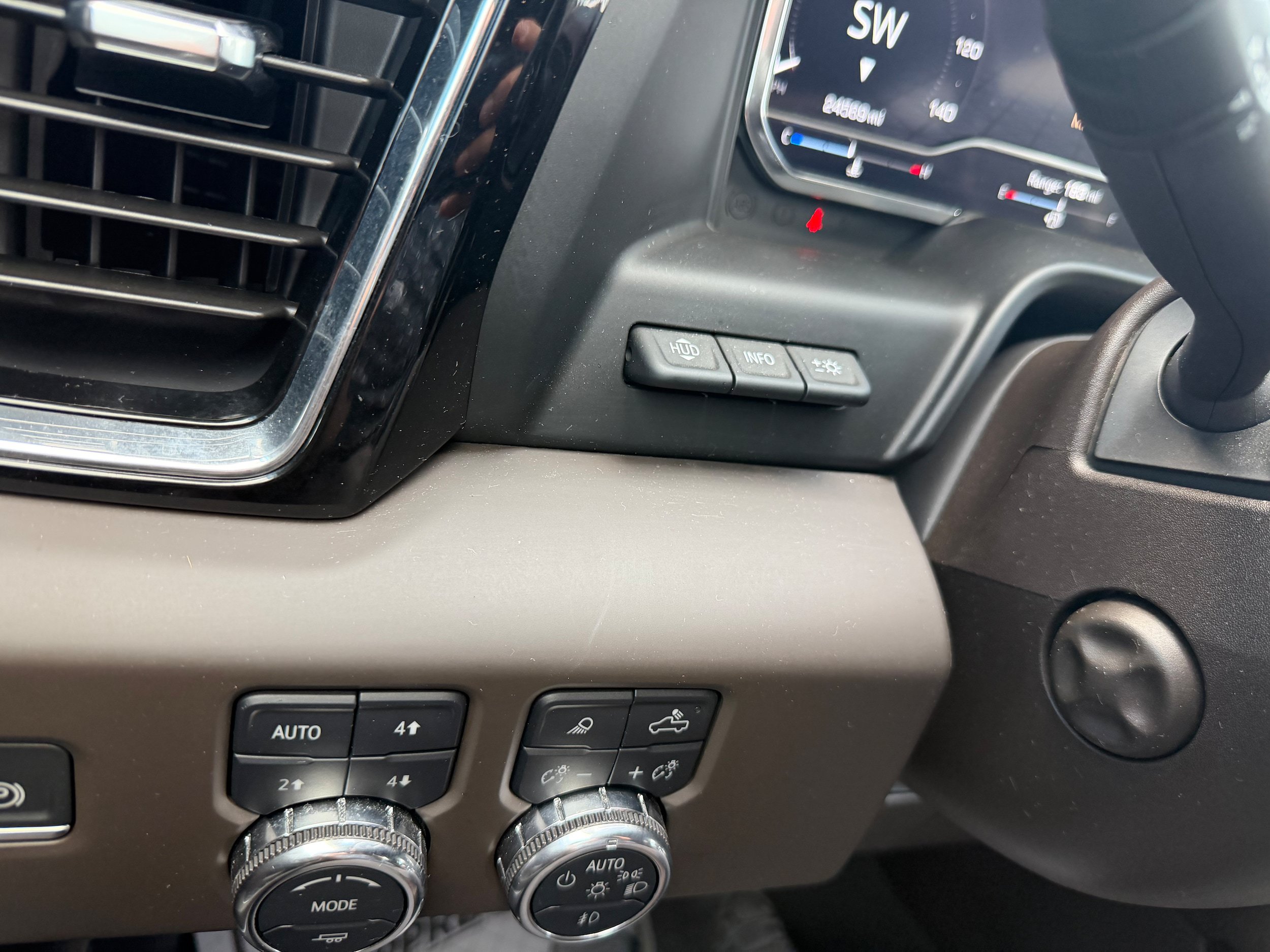 Used 2024 GMC Sierra 1500 Denali w/ Technology Package AWD/4WD image 17