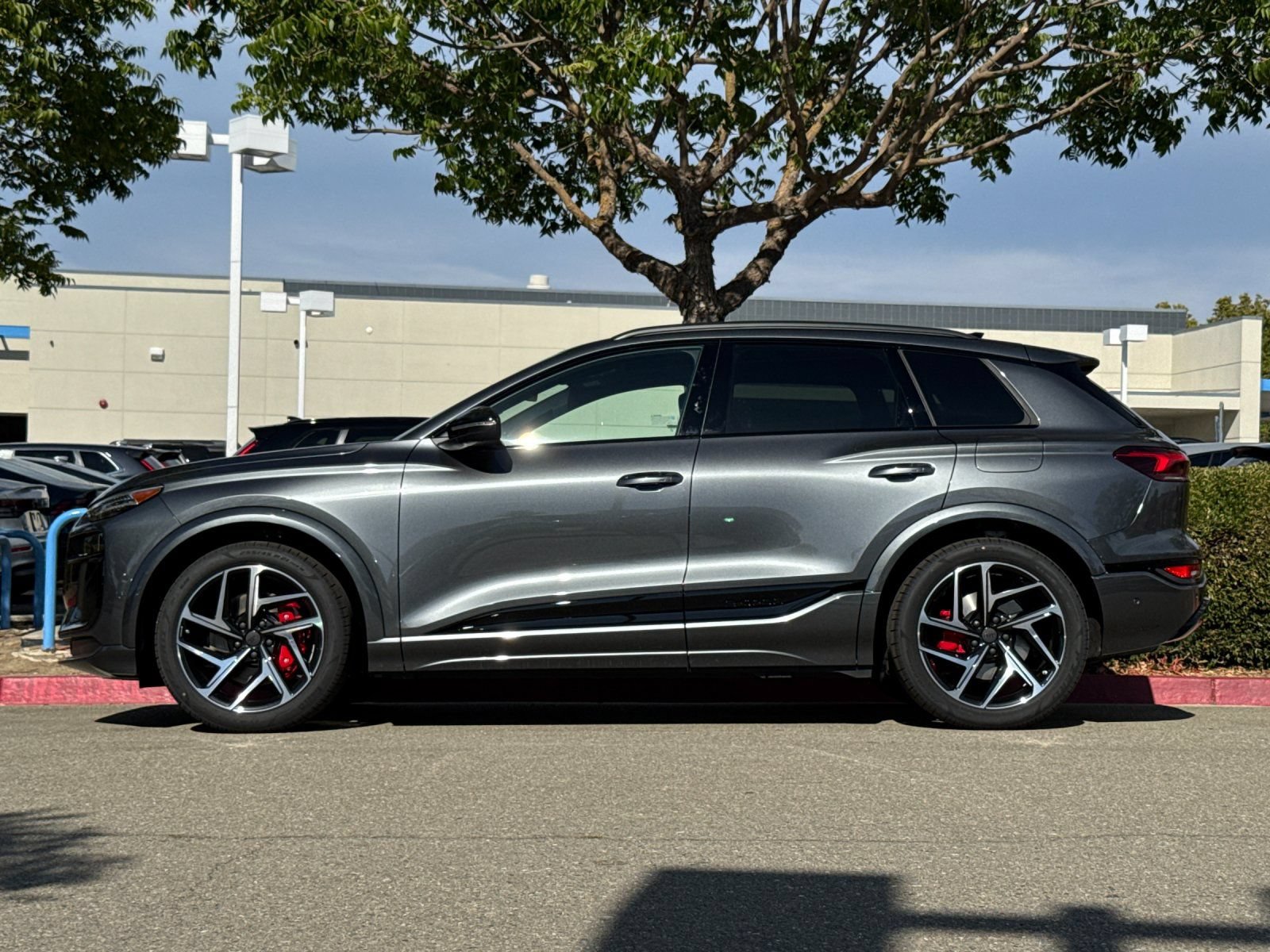 New 2027 Audi SQ6 e-tron Premium Plus AWD/4WD image 3