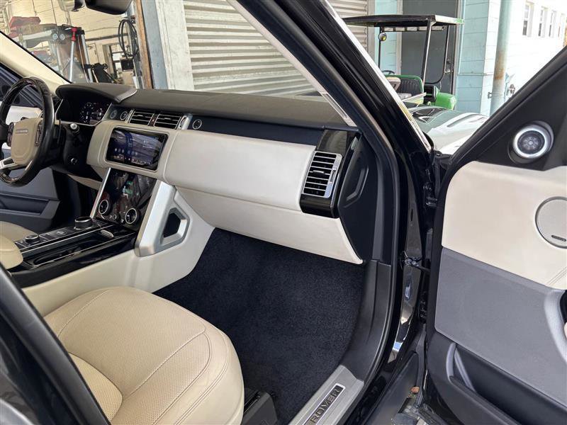 Used 2020 Land Rover Range Rover HSE image 10