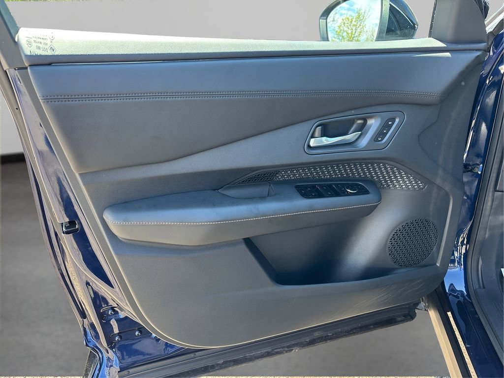 Used 2023 Nissan Ariya FWD image 21