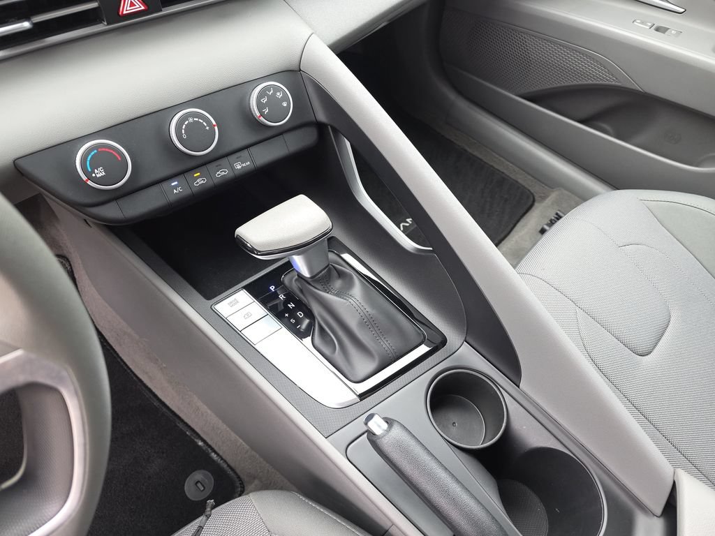 Used 2023 Hyundai Elantra SE FWD image 26