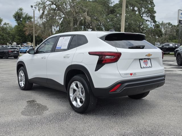 Used 2025 Chevrolet Trax LS w/ LS Convenience Package FWD image 4