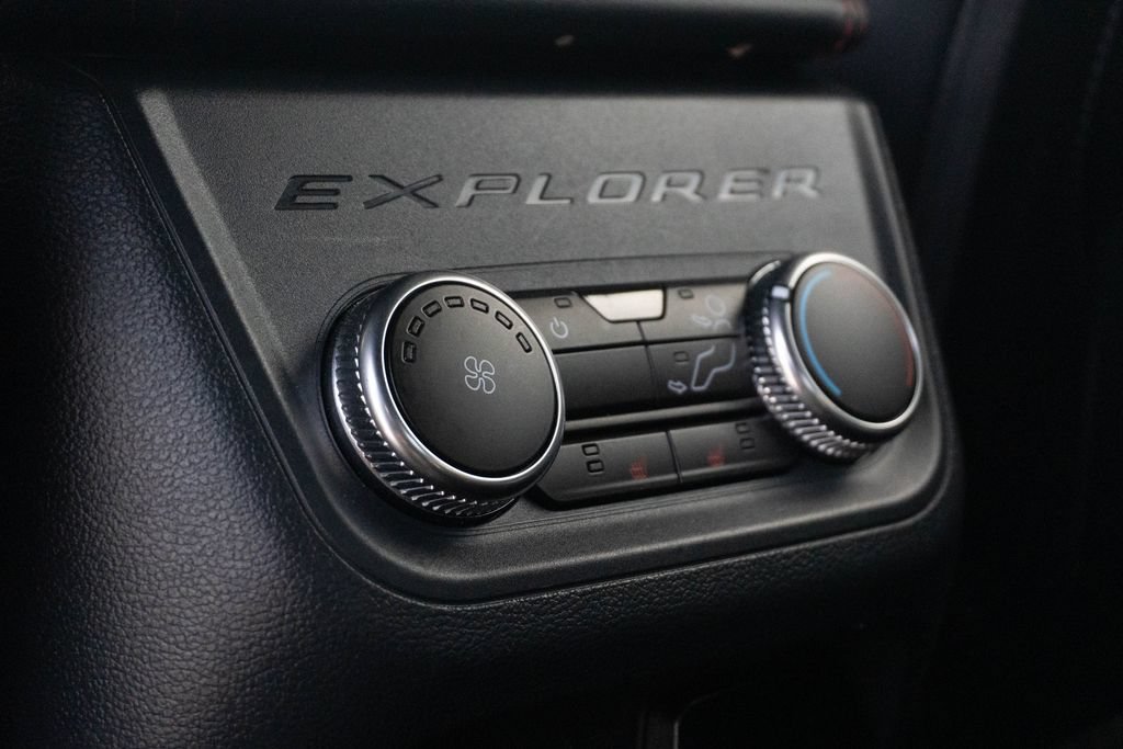 Used 2025 Ford Explorer ST-Line w/ Premium Package RWD image 24