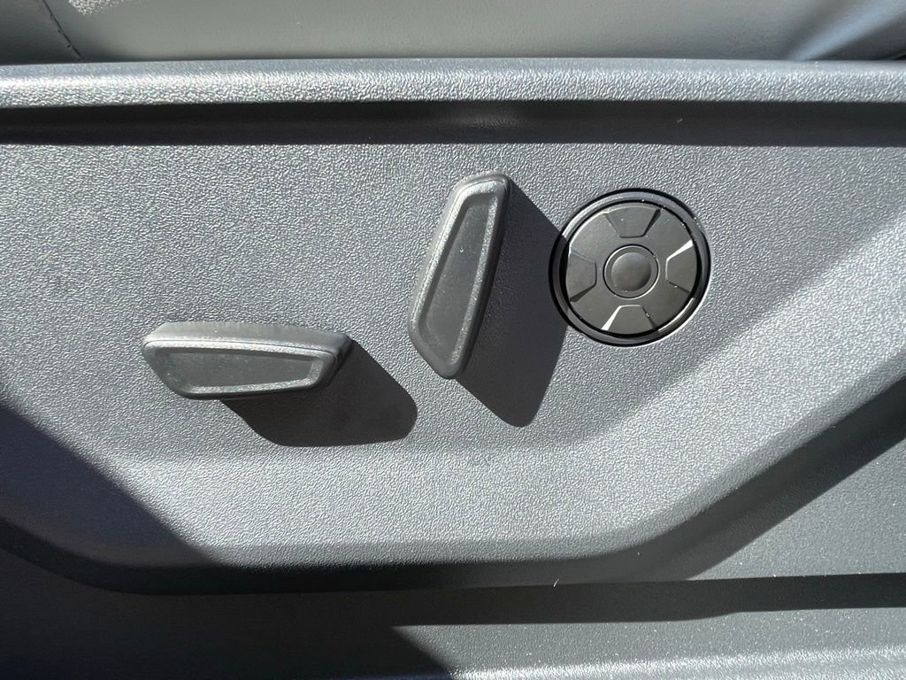 Used 2025 Ford Expedition Platinum w/ Platinum Ultimate Package AWD/4WD image 39