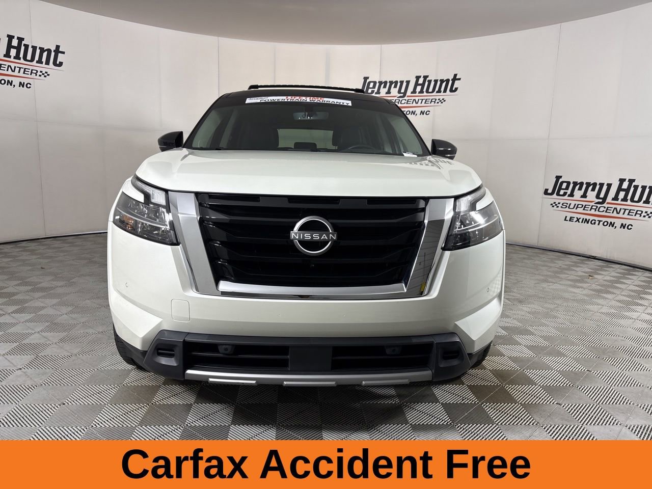 Used 2023 Nissan Pathfinder Platinum w/ Cargo Package AWD/4WD image 3