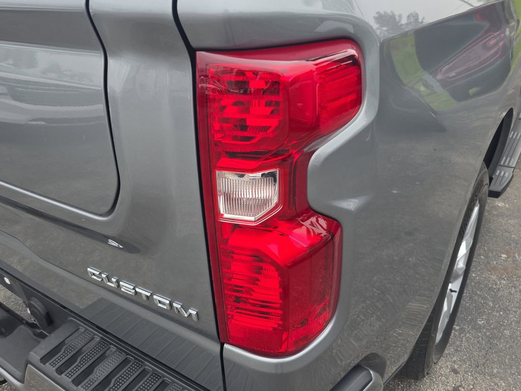 Used 2024 Chevrolet Silverado 1500 Custom image 6