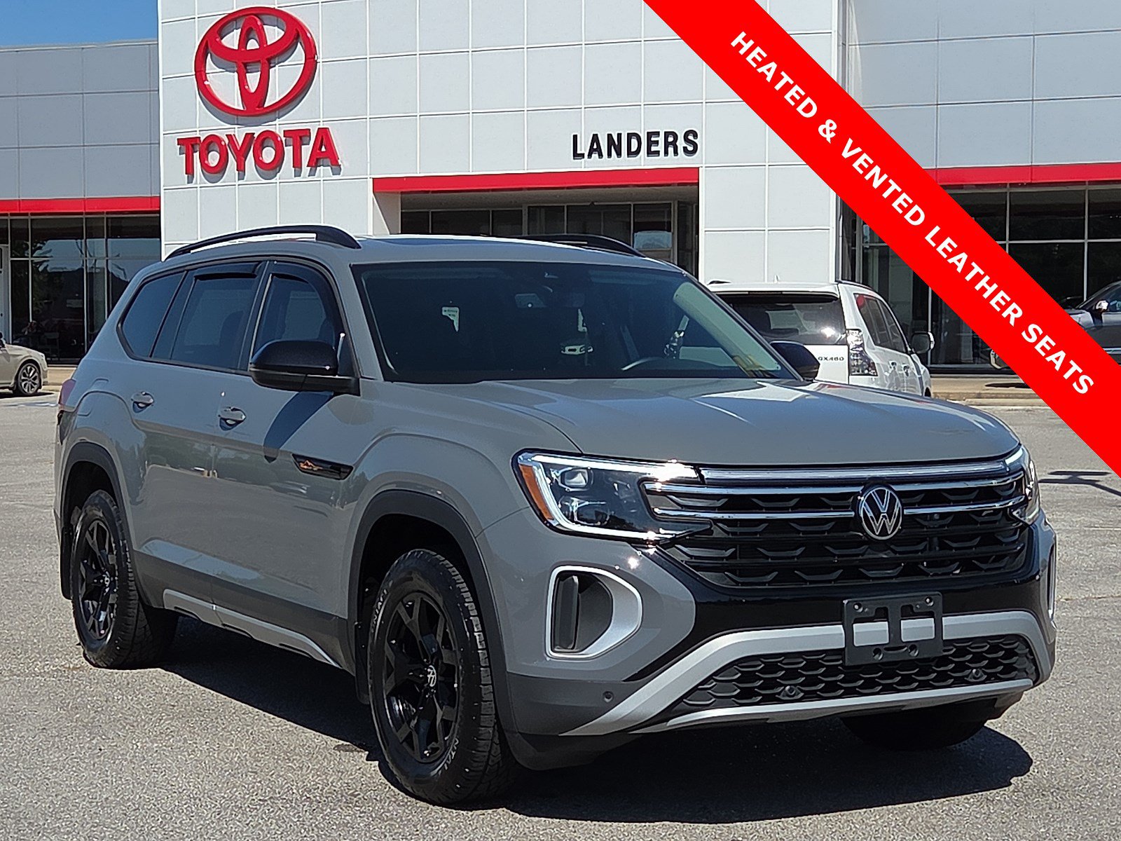 Used 2025 Volkswagen Atlas Peak Edition SE AWD/4WD image 1