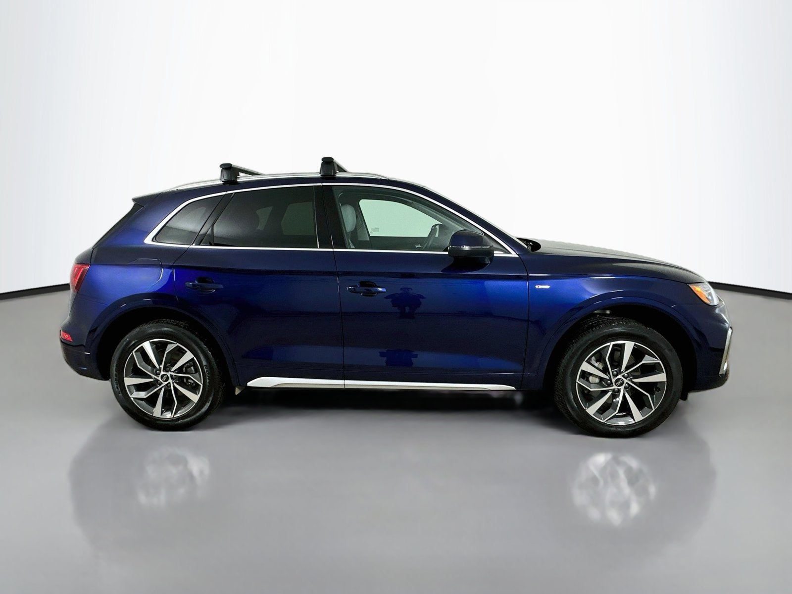 Used 2023 Audi Q5 2.0T Premium w/ Convenience Package AWD/4WD image 4