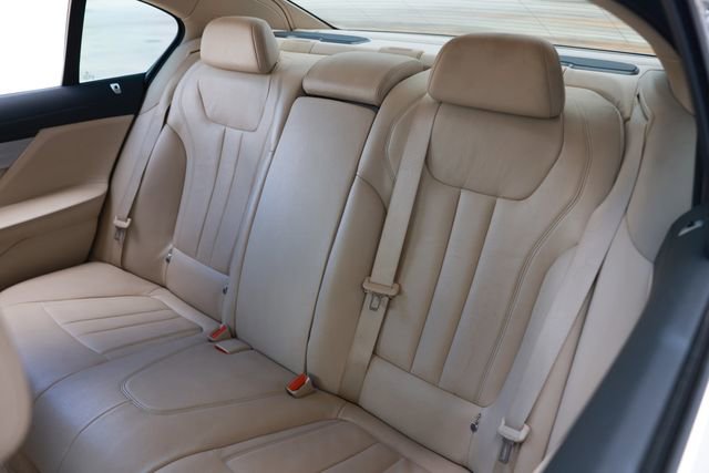 Used 2018 BMW 740i image 11