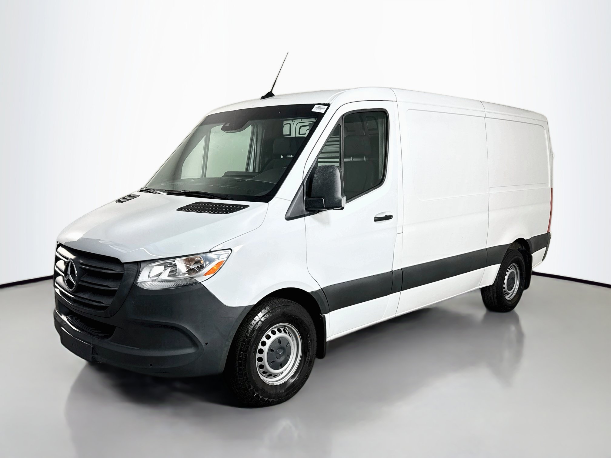 Used 2022 Mercedes-Benz Sprinter 1500 image 4