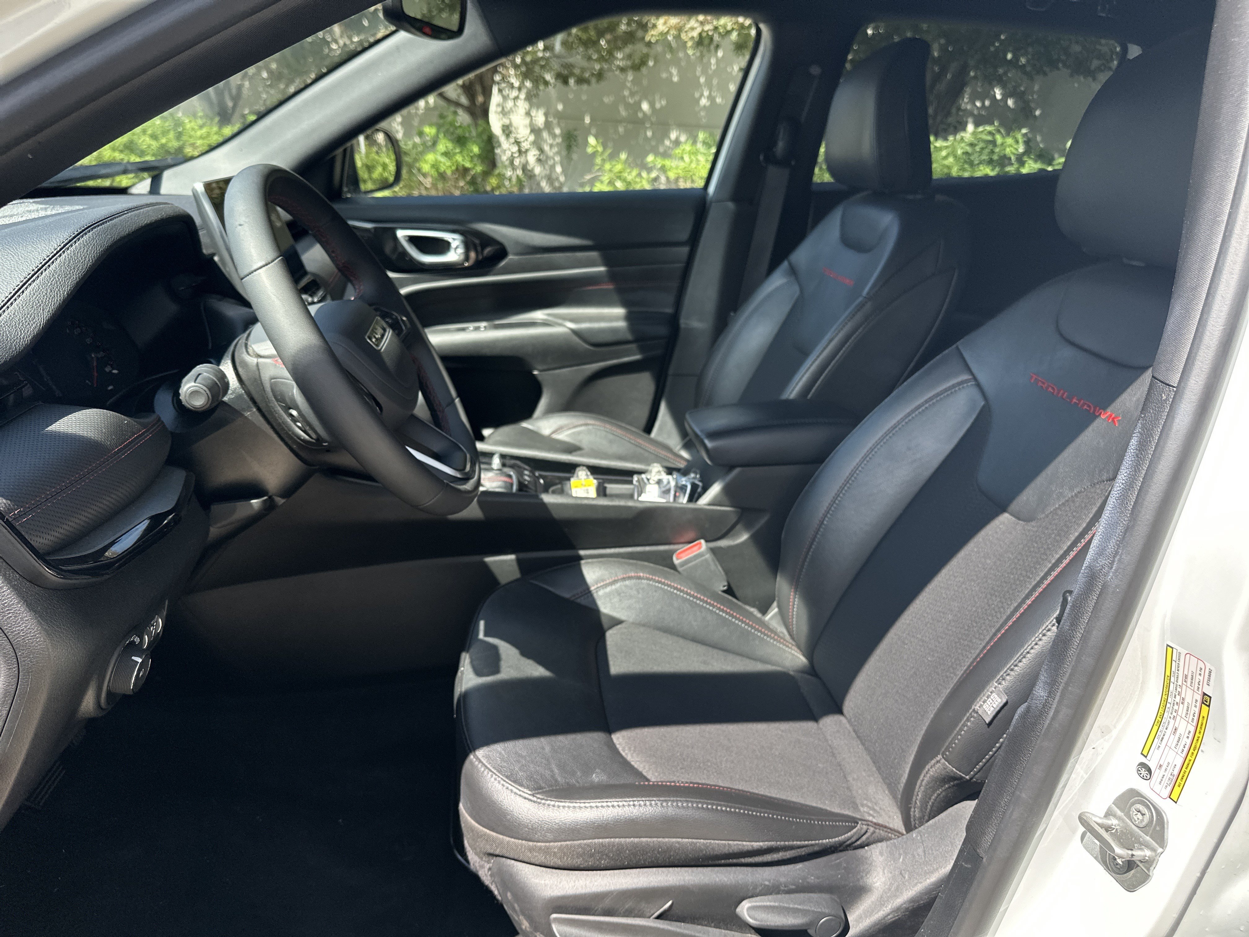 Used 2025 Jeep Compass Trailhawk AWD/4WD image 16