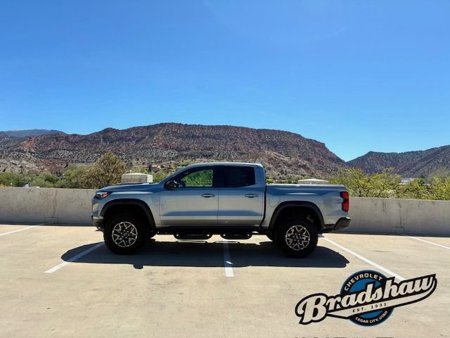Used 2024 Chevrolet Colorado ZR2 w/ Safety Package AWD/4WD image 4