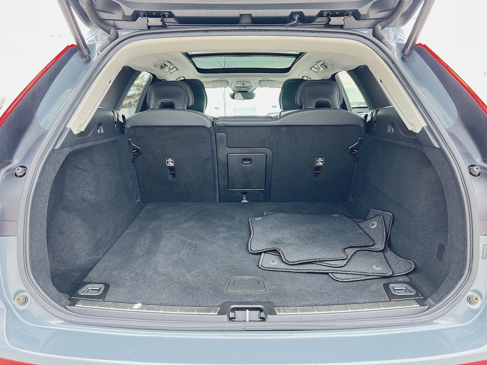 Certified 2023 Volvo XC60 B5 Plus w/ Climate Package image 26