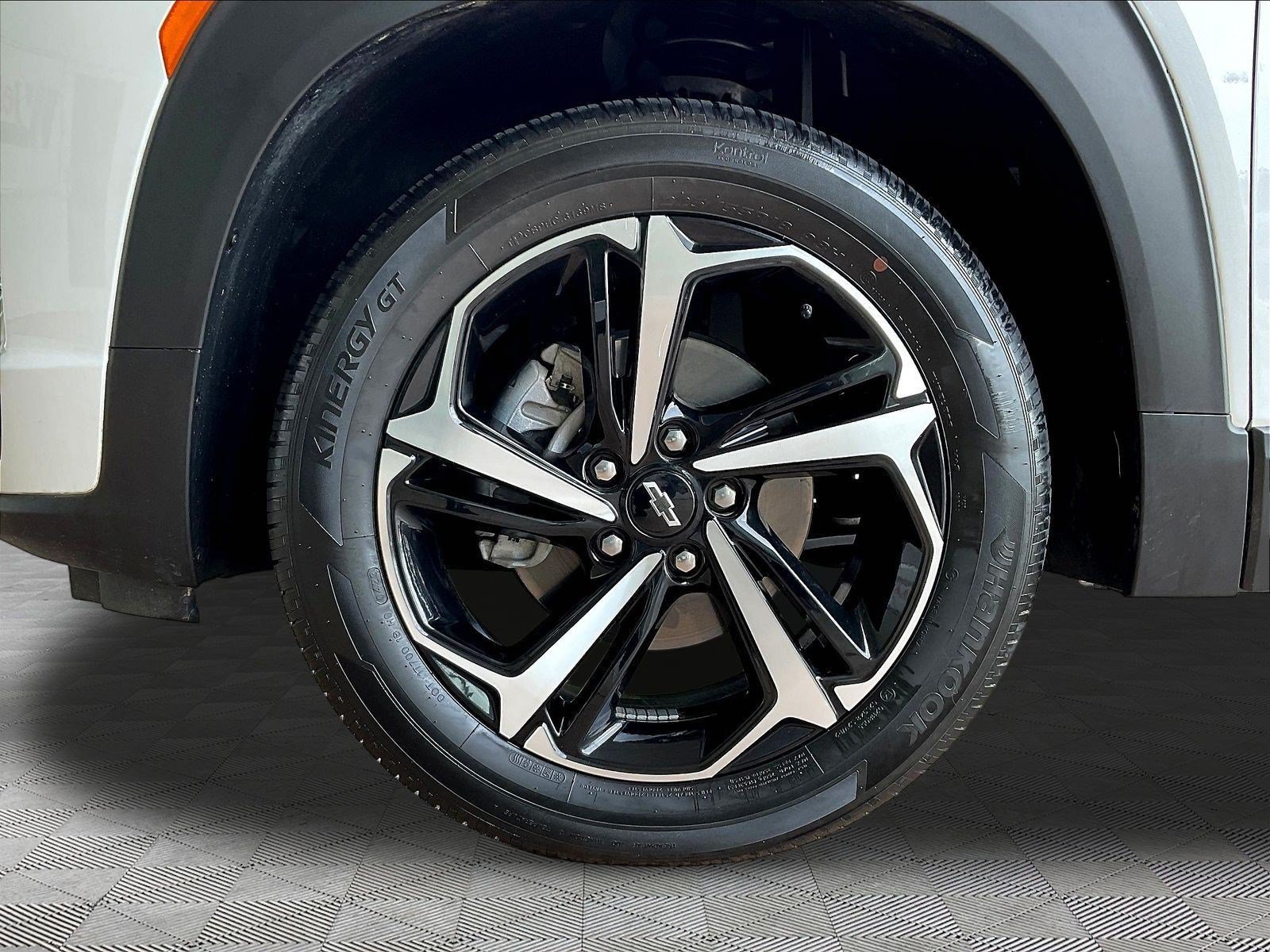 Used 2023 Chevrolet TrailBlazer RS w/ Sun and Liftgate Package AWD/4WD image 31