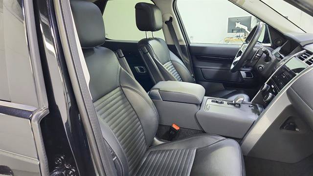 Used 2024 Land Rover Discovery S AWD/4WD image 25