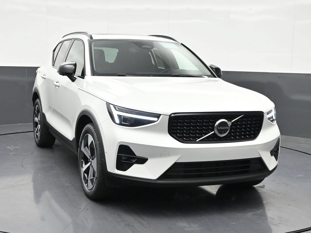 New 2026 Volvo XC40 B5 Plus w/ Climate Package AWD/4WD image 7