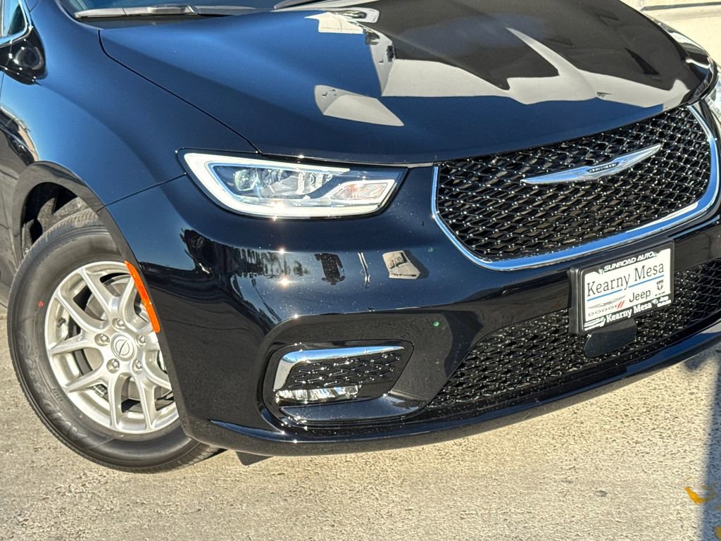 New 2026 Chrysler Pacifica Select FWD image 6