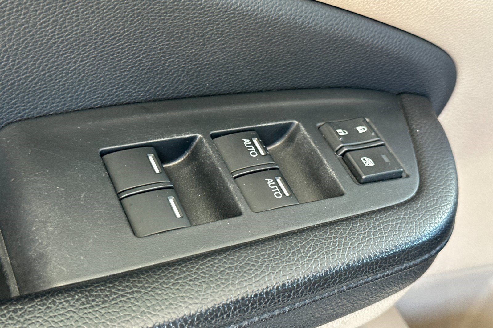 Used 2016 Honda Pilot Touring image 13