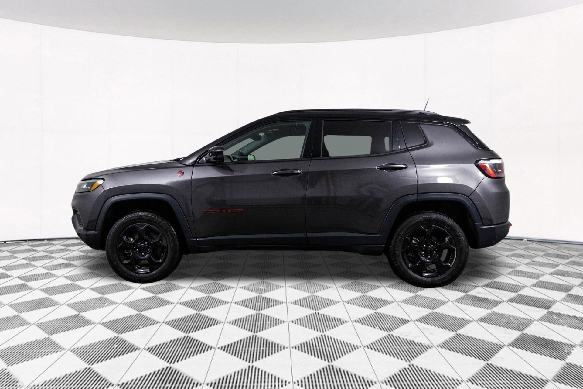 Used 2024 Jeep Compass Trailhawk AWD/4WD image 11
