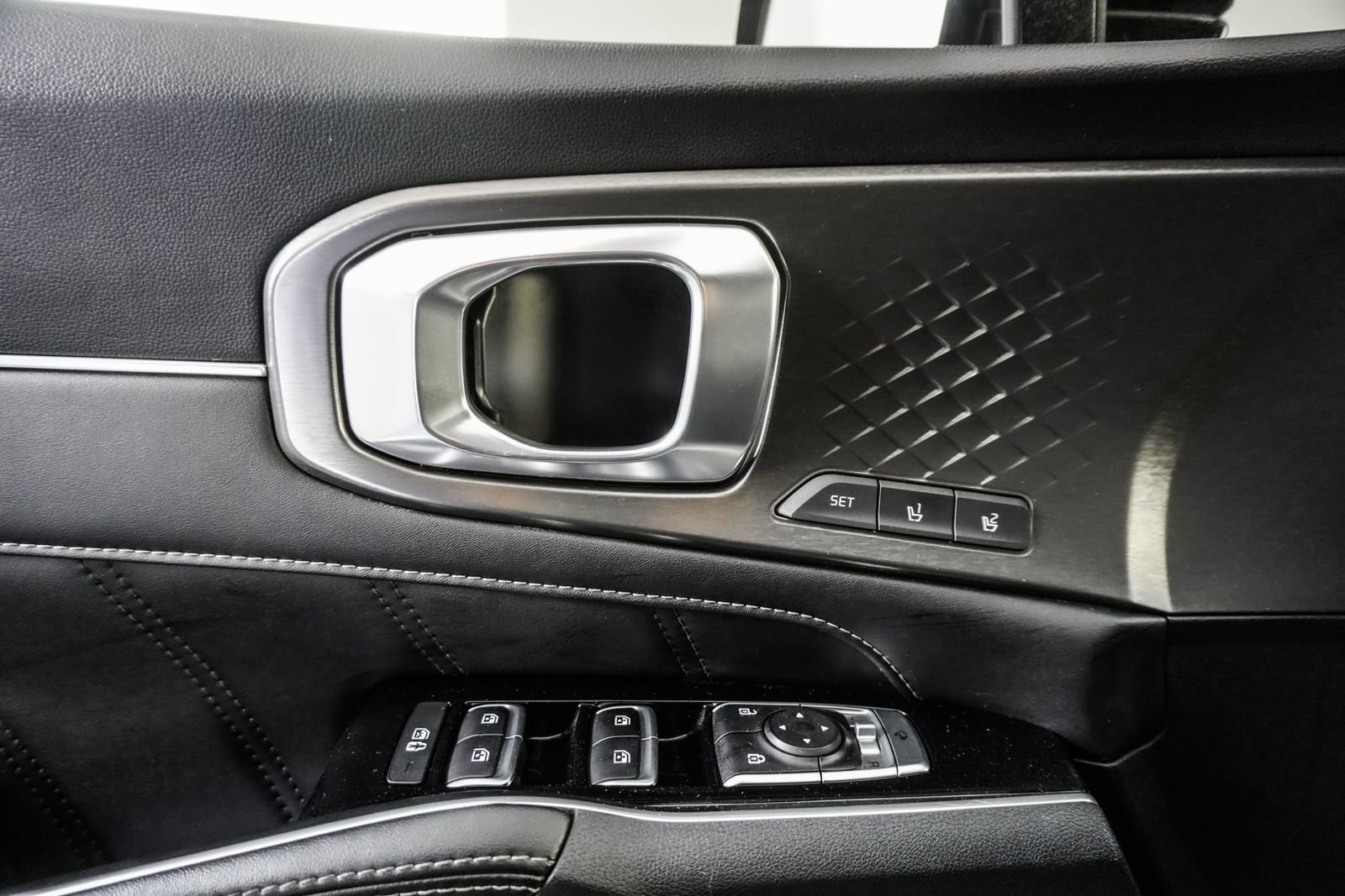 Used 2022 Kia Sorento SX image 48