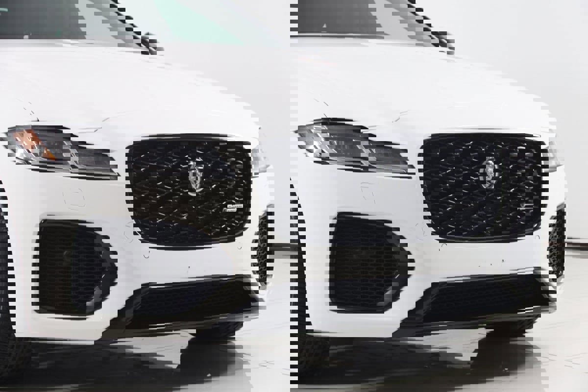 Used 2024 Jaguar XF R-Dynamic SE image 47