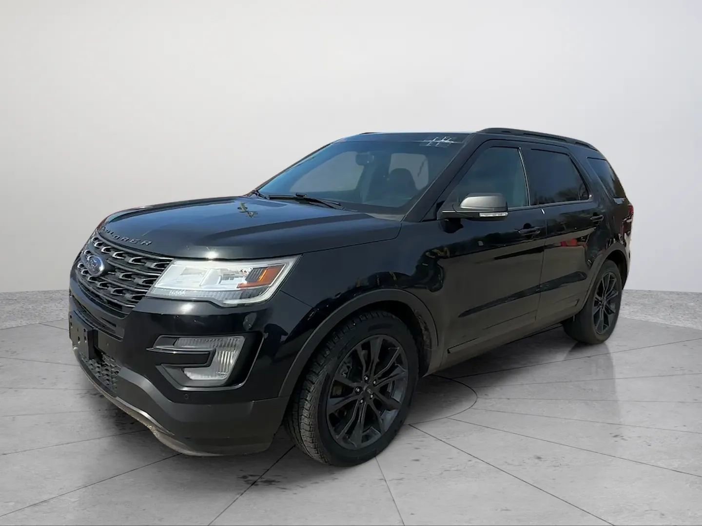 Used 2017 Ford Explorer XLT w/ Equipment Group 202A image 1