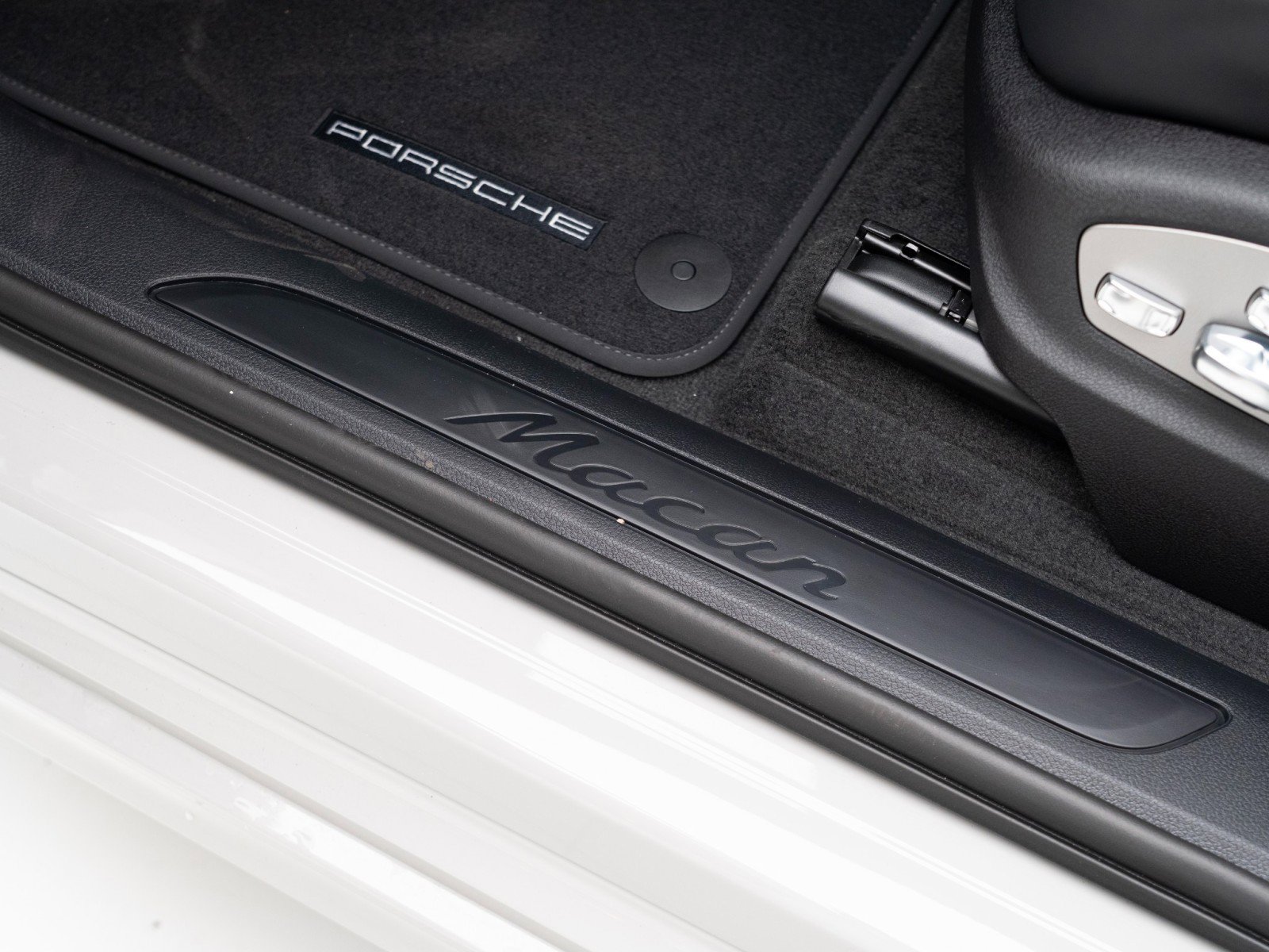 New 2026 Porsche Macan image 14