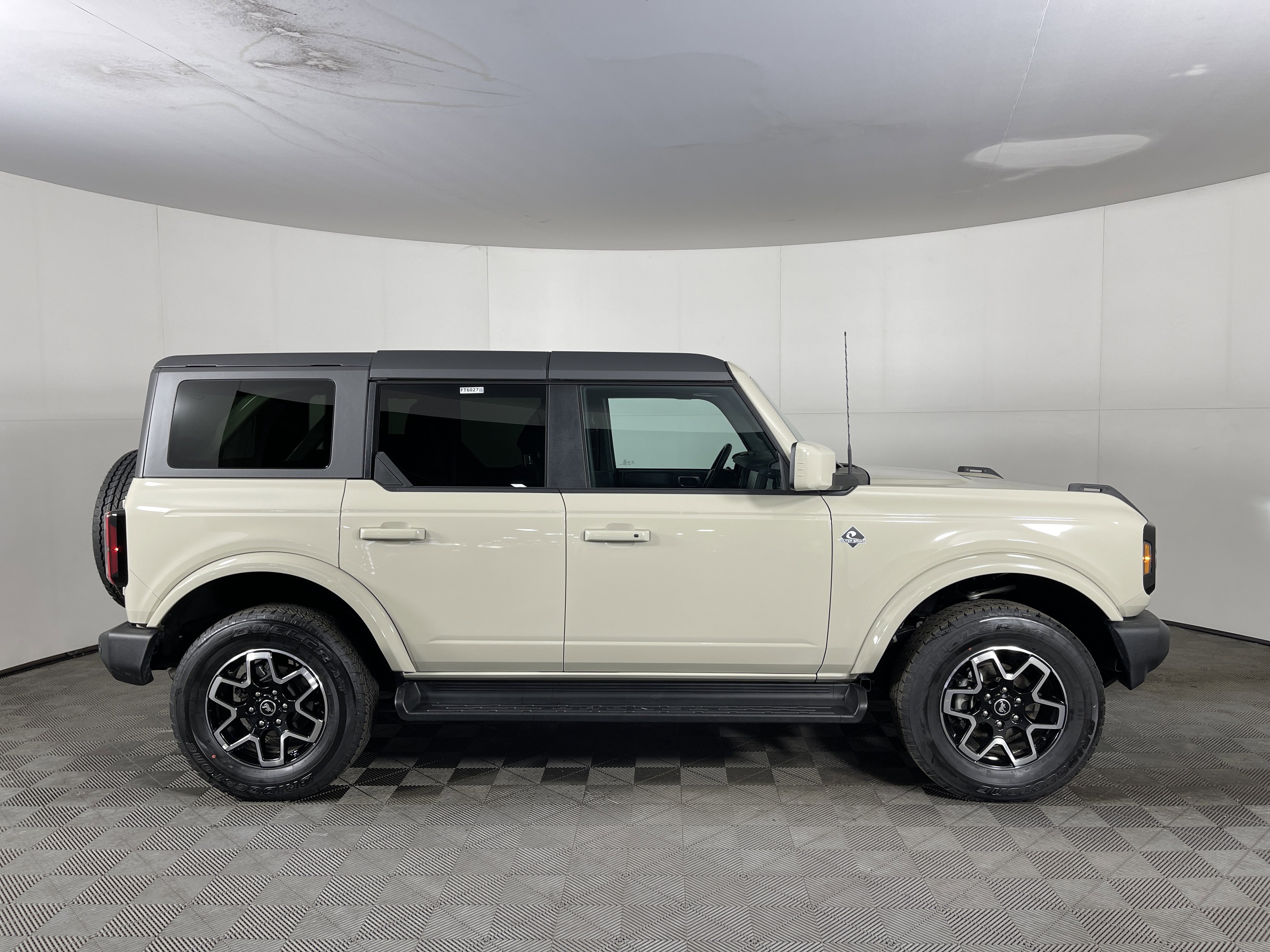 Used 2025 Ford Bronco Outer Banks image 5