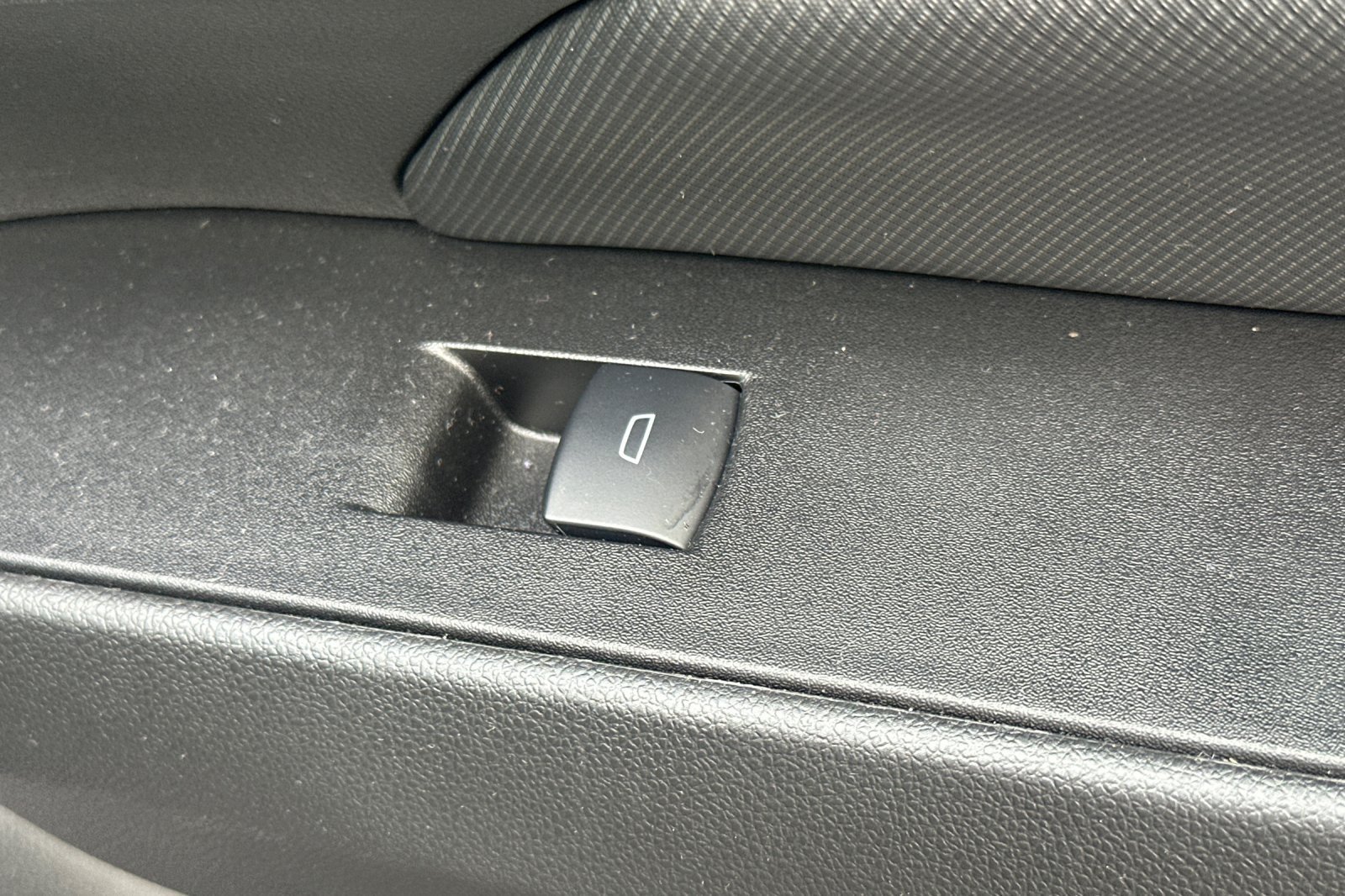 Used 2025 Chevrolet Equinox EV LT FWD image 21