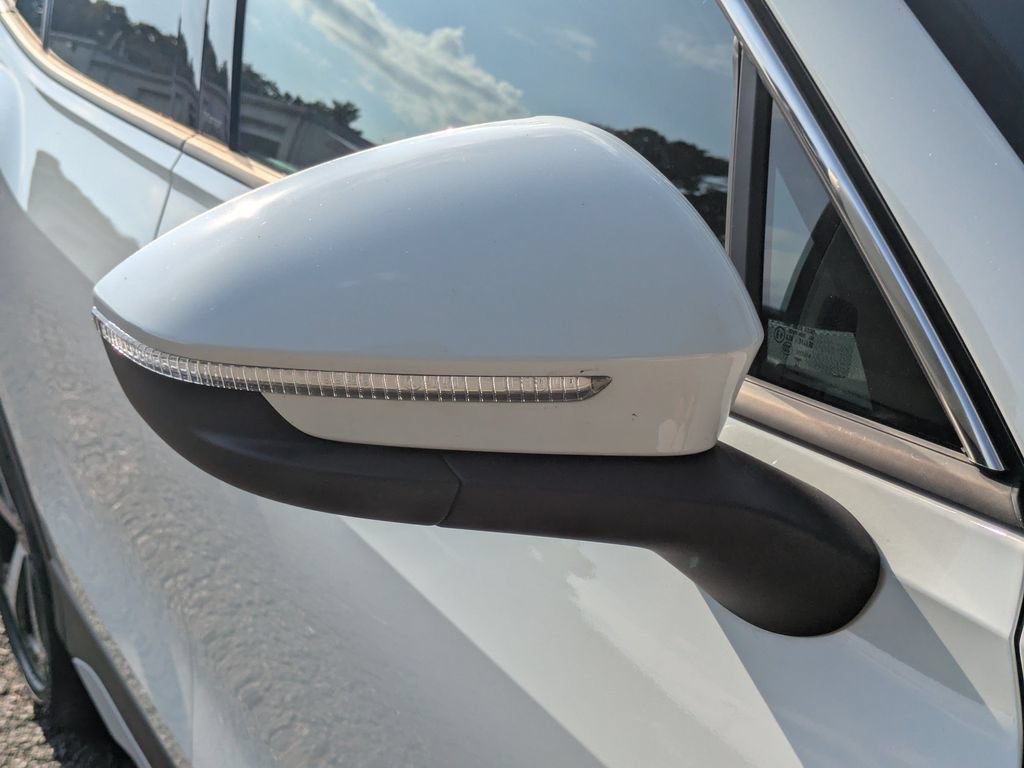 Certified 2025 Volkswagen Tiguan SE FWD image 12