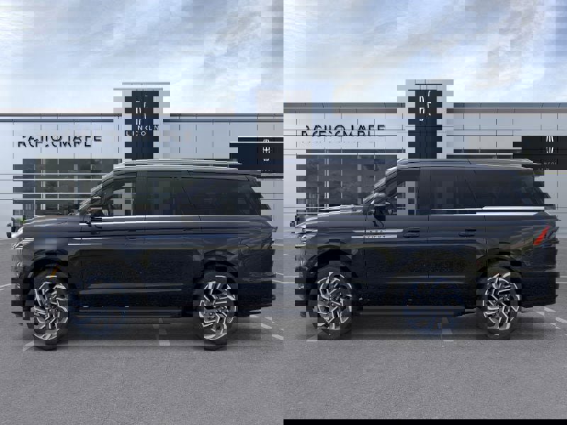 New 2026 Lincoln Navigator L Premier image 3