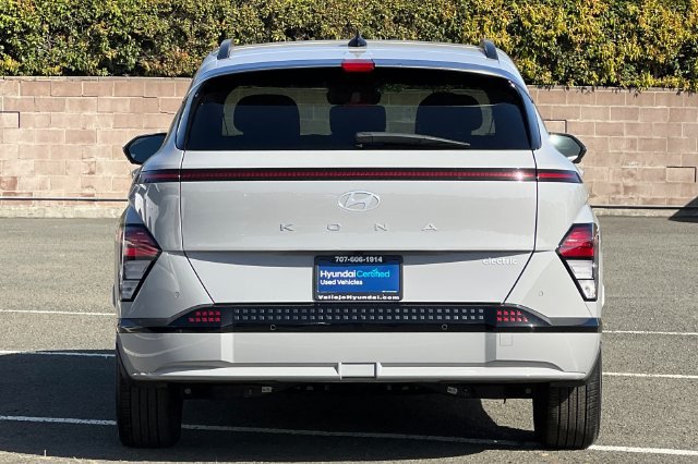 Certified 2025 Hyundai Kona Limited FWD image 7
