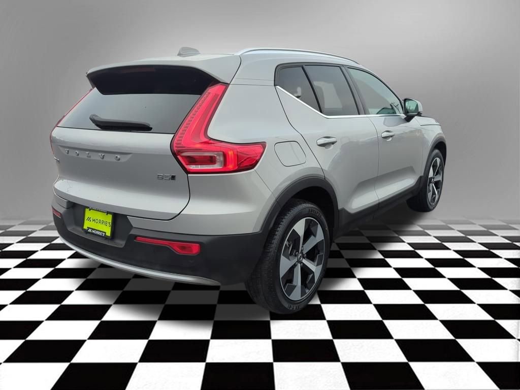 Used 2024 Volvo XC40 B5 Plus image 7