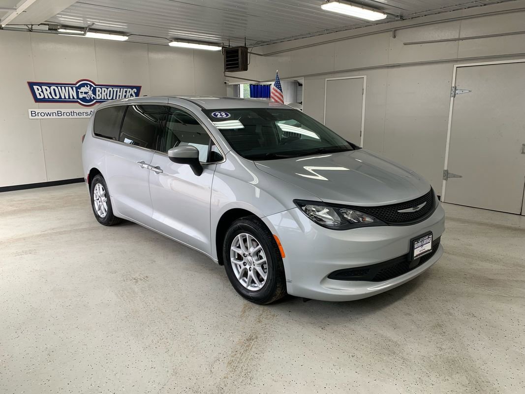 Used 2023 Chrysler Voyager LX image 13