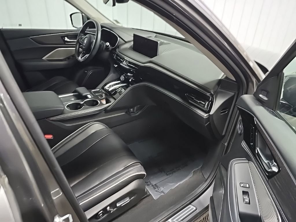 Used 2023 Acura MDX SH-AWD w/ Advance Package image 16