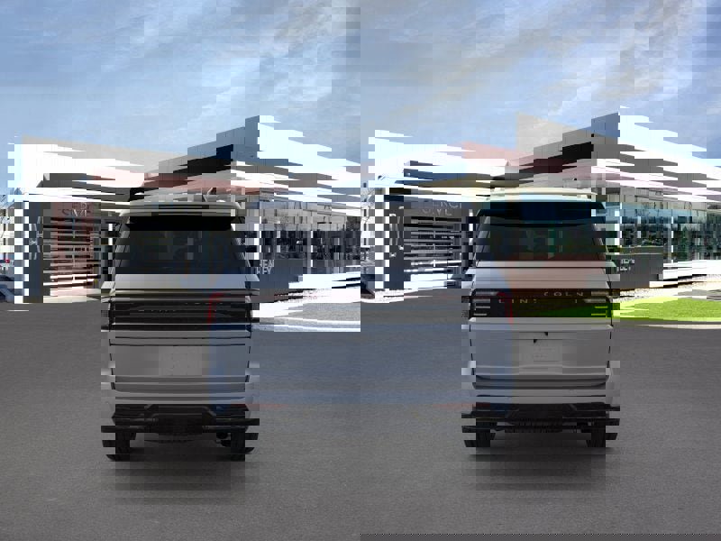 New 2025 Lincoln Navigator Reserve image 5