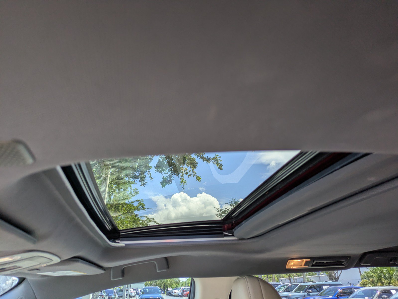 Used 2022 Toyota Sienna XLE FWD image 19