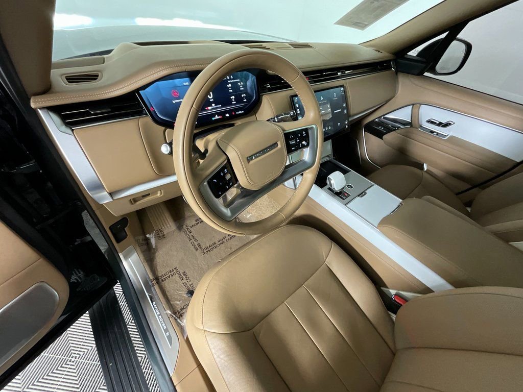 Used 2025 Land Rover Range Rover SV image 15