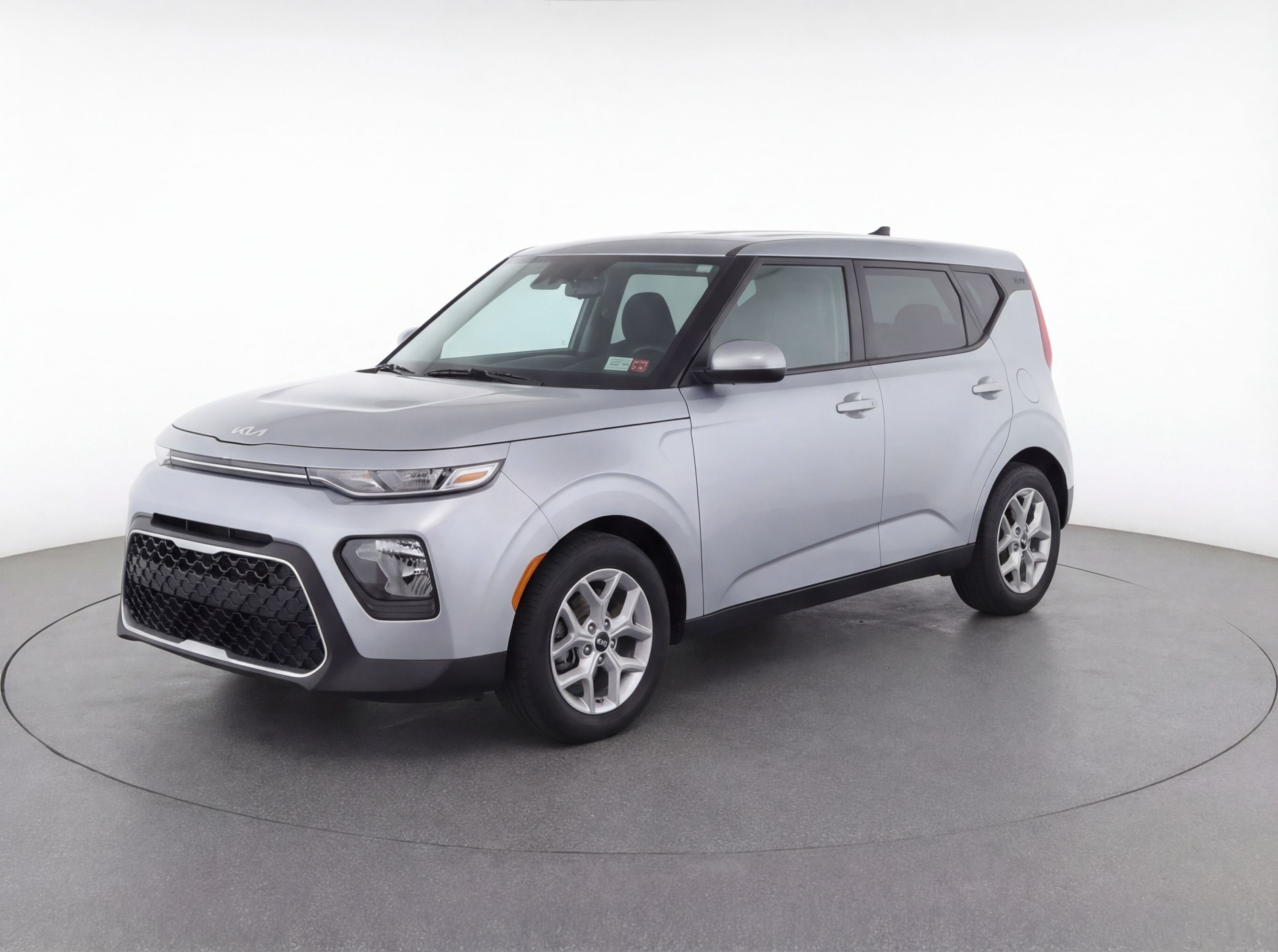 Used 2024 Kia Soul LX w/ Option Group 015 FWD image 3