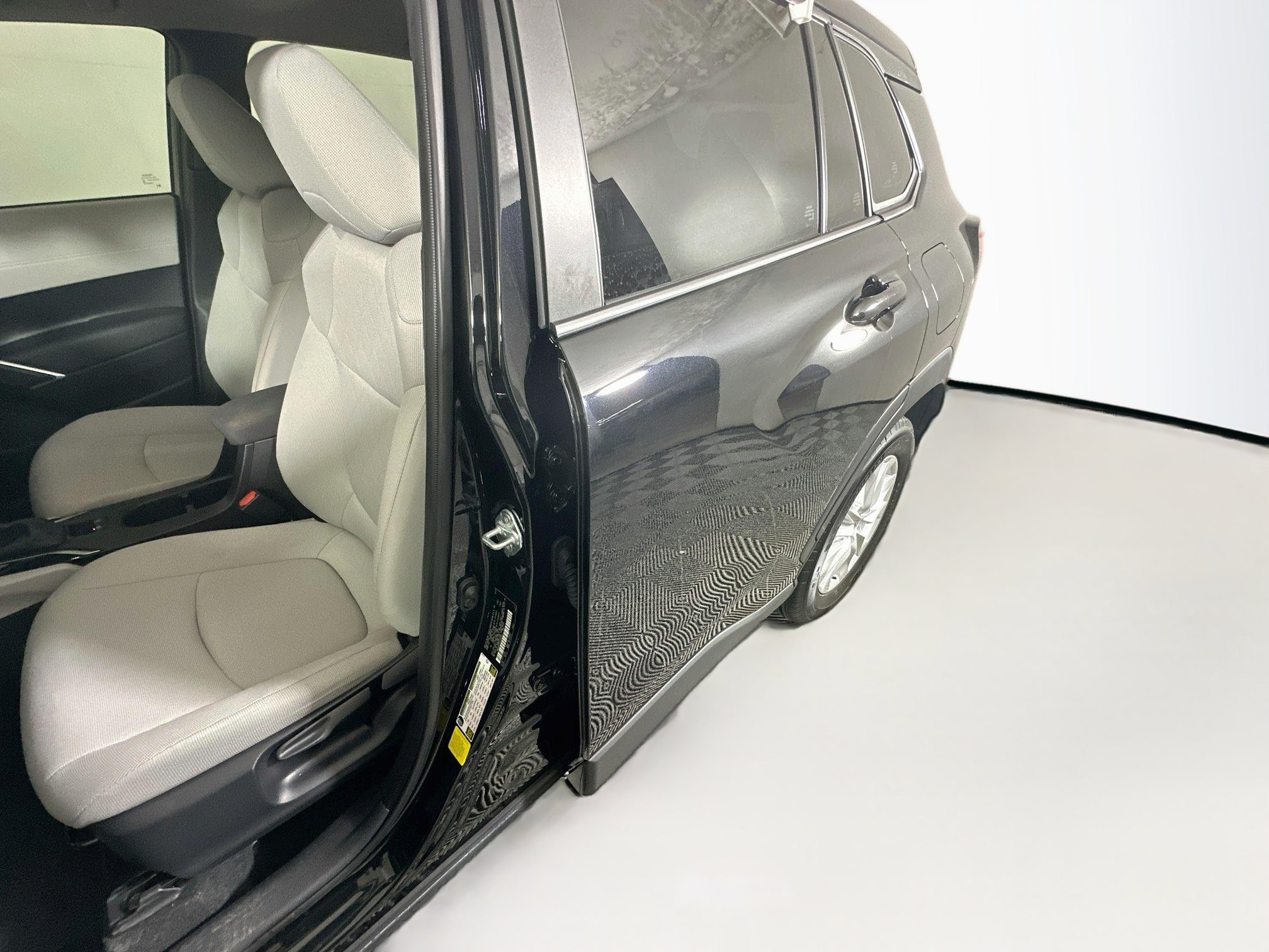 Used 2025 Toyota Corolla Cross L FWD image 12