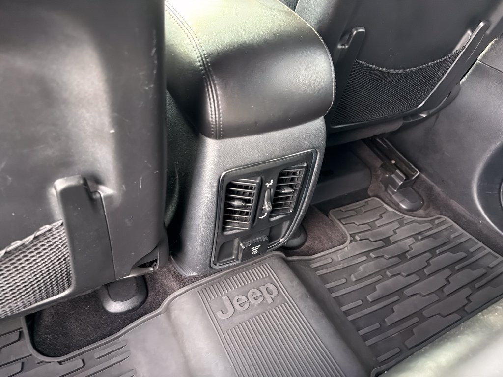 Used 2017 Jeep Grand Cherokee Altitude AWD/4WD image 30