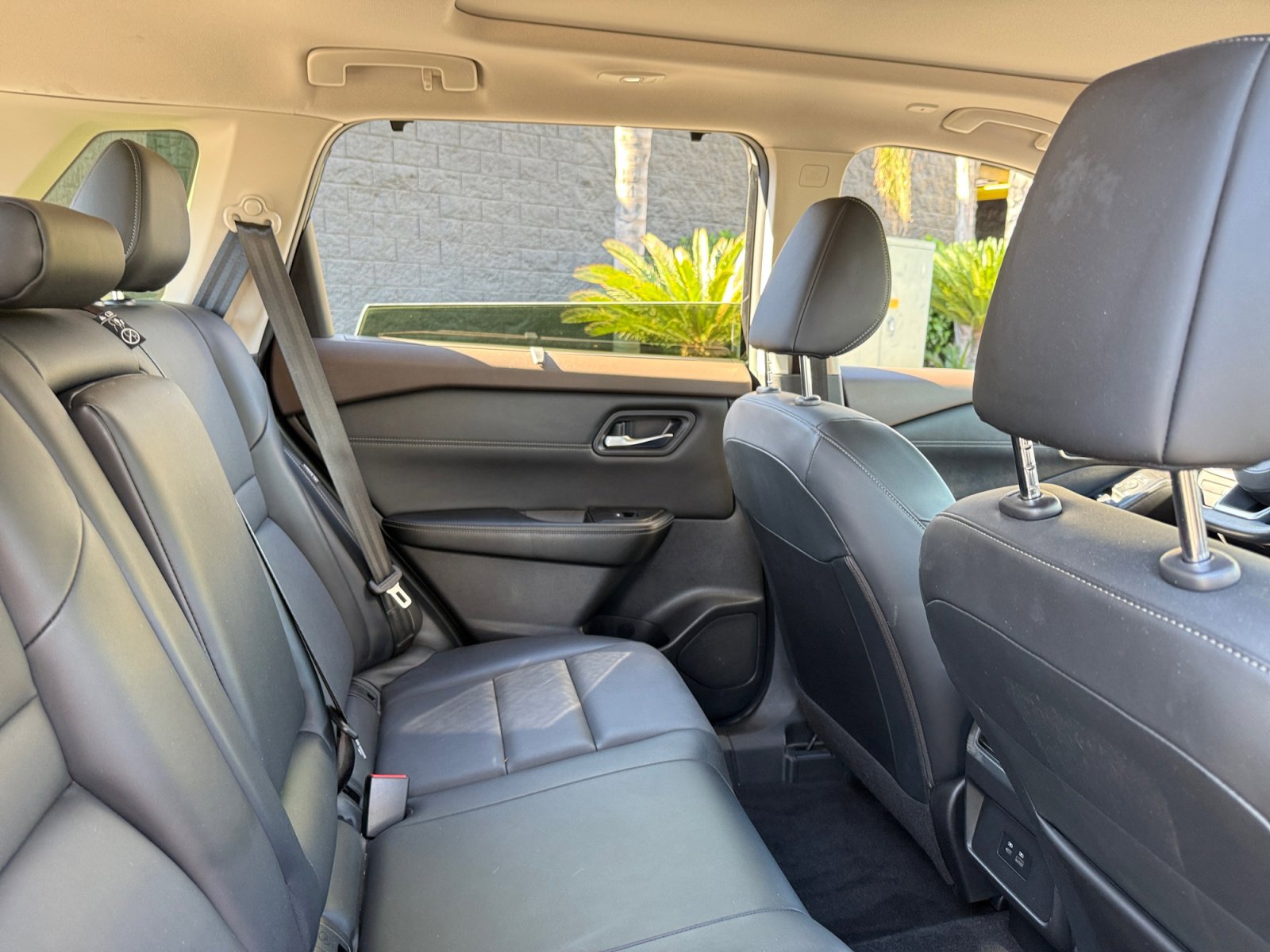 Used 2023 Nissan Rogue SV w/ SV Premium B Package image 17