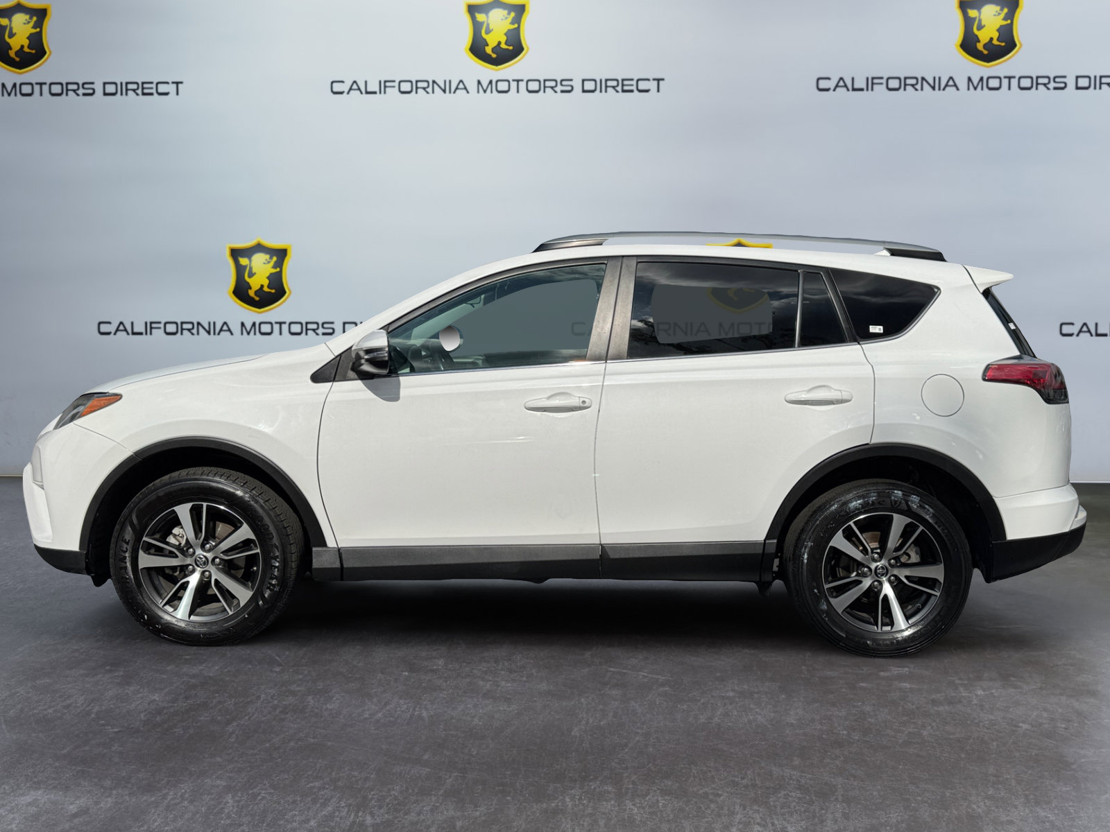 Used 2017 Toyota RAV4 XLE w/ Carpet Mat Package AWD/4WD image 2