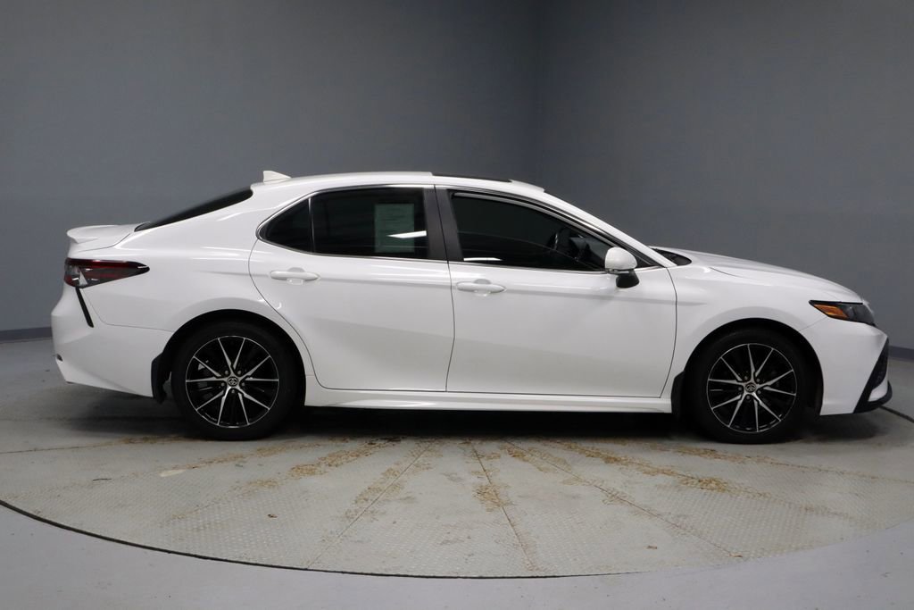 Used 2022 Toyota Camry SE w/ Audio Upgrade Package image 5