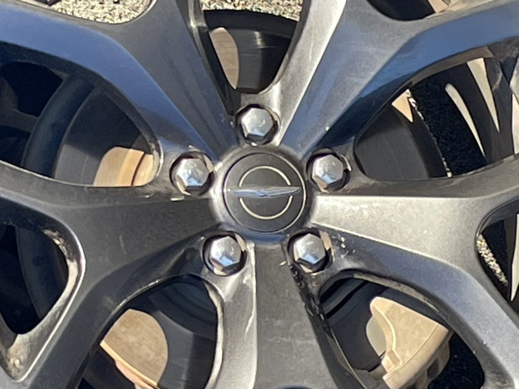 Used 2022 Chrysler 300 Touring w/ Sport Appearance Package image 33