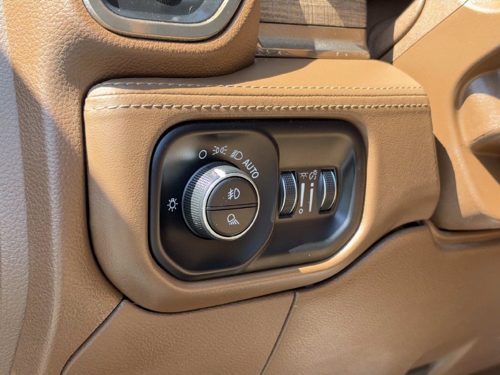 Used 2020 RAM 3500 Limited AWD/4WD image 25