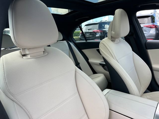 Used 2025 Mercedes-Benz C 300 Sedan image 33